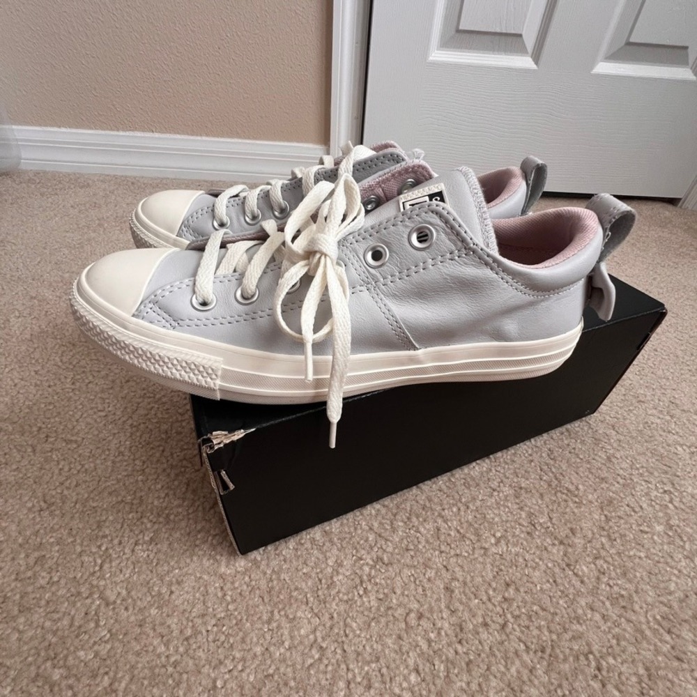 New Converse All Star Leather Low Top Sneakers‎ Bow Back Detail Women's Size 9